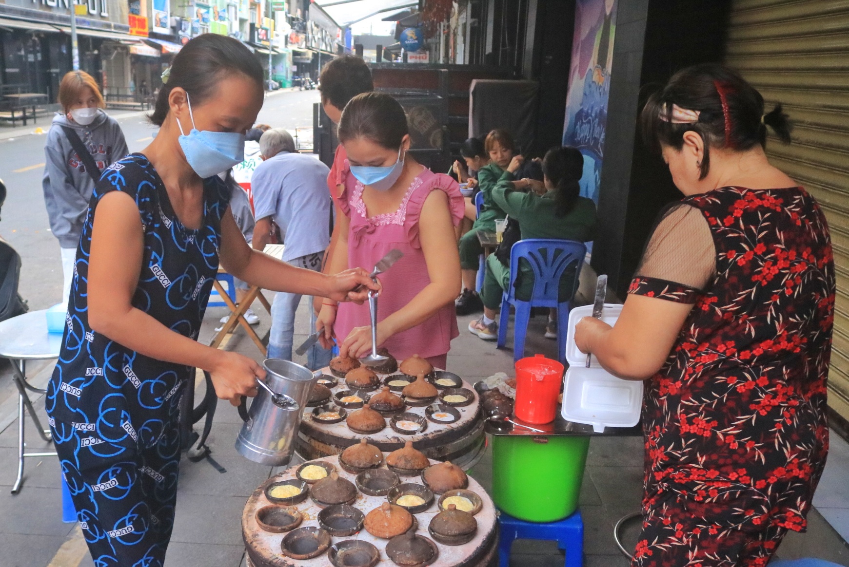 Bánh căn phố Bùi Viện